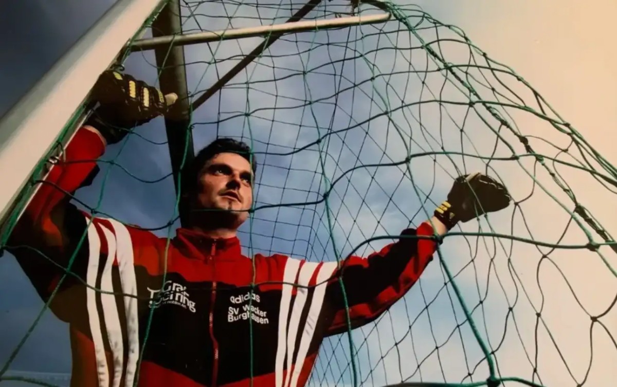 世界足坛最离谱的球员,走遍六大洲,三次被宣布死亡。